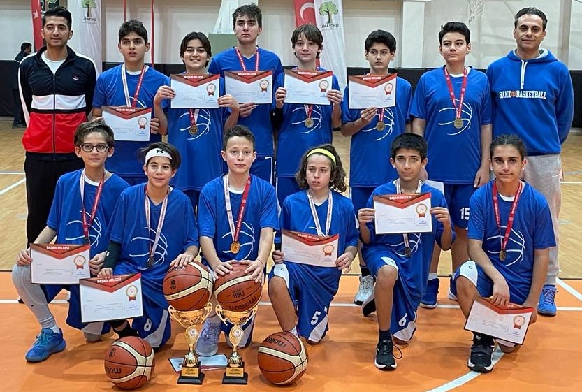 SANKO OKULLARI KIZ VE ERKEK BASKETBOL TAKIMLARI YENİLGİSİZ ŞAMPİYON OLDU