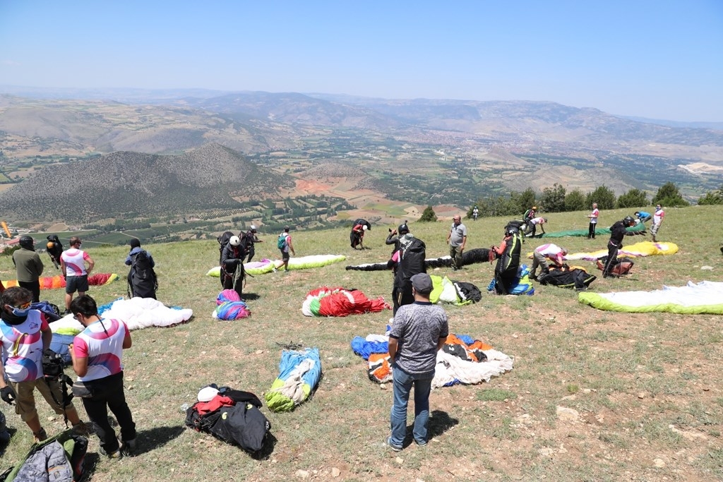 Mercimektepe Uluslararası Cross Country Yamaç Paraşütü Uzun Mesafe Yarışması Başladı